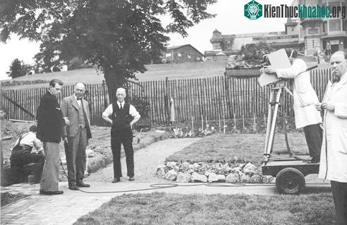 Ngày 2/11/1936, Đài BBC phát đi sóng truyền hình đầu tiên từ cung điện Alexandra Palace Victoria. (Ảnh: BBC.)
