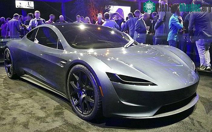 Phiên bản Roadster 2020, chạy được 1.000km mới phải sạc pin.