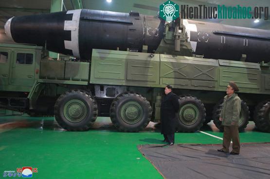 Cận cảnh tên lửa "mạnh nhất" Triều Tiên vừa phóng ảnh 3