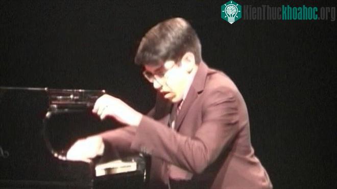 Không chỉ sớm bộc lộ tài năng trong nghiên cứu khoa học, cậu bé Suvir cũng rất có năng khiếu chơi piano và giành được rất nhiều giải thưởng lớn. (Ảnh minh họa).