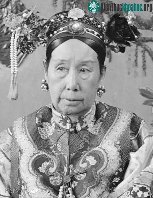 Chân dung Từ Hy Thái hậu lúc về già. (Ảnh tư liệu lịch sử Trung Hoa dân quốc).