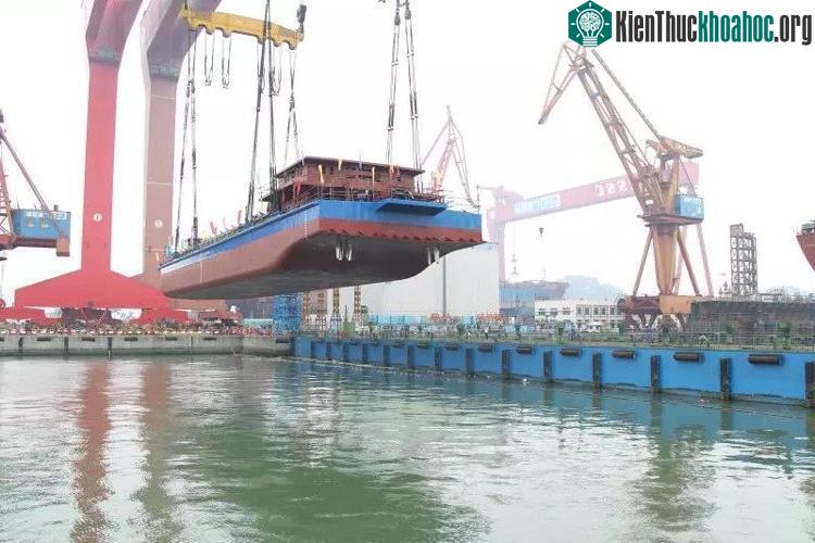 Tàu thủy đầu tiên trên thế giới chạy bằng điện đã được hạ thủy tại Trung Quốc ảnh 3