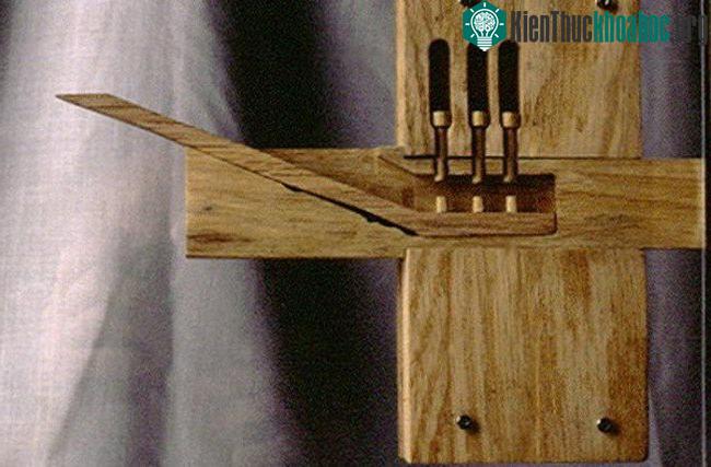 Phát minh ra ổ khóa cửa