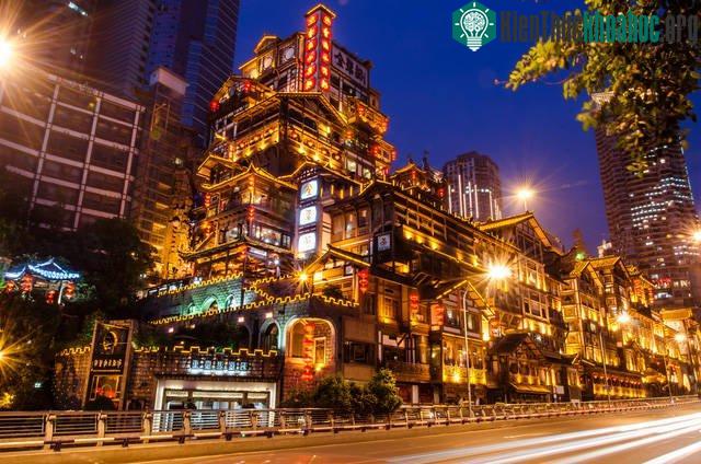 Hệ thống giao thông nơi đây không khác gì những đường tàu lượn trên cao trong các công viên giải trí…