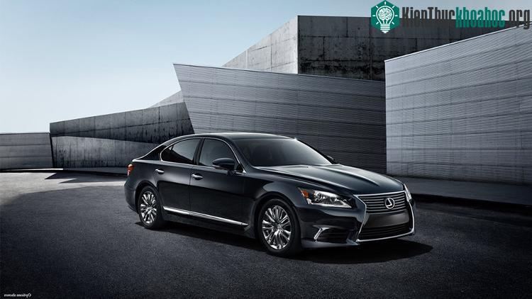 LS 600HL còn được trang bị hệ thống cảnh báo va chạm Pre-Crash.