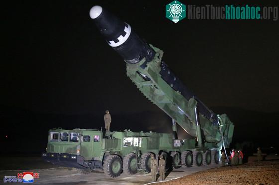 Cận cảnh tên lửa "mạnh nhất" Triều Tiên vừa phóng ảnh 5