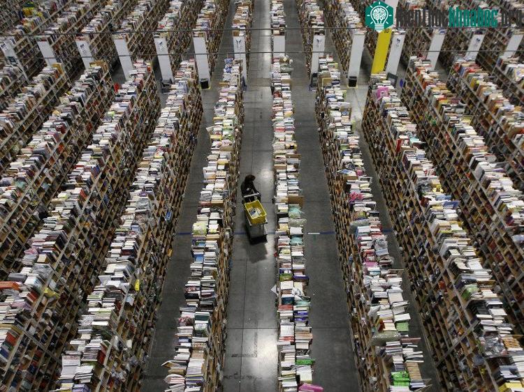 Một kho hàng của Amazon.