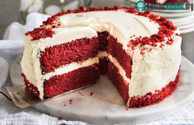Bánh kẹo có màu đỏ hoặc hồng sẽ thường chứa phẩm yên chi được nghiền từ những con bọ cánh cứng.