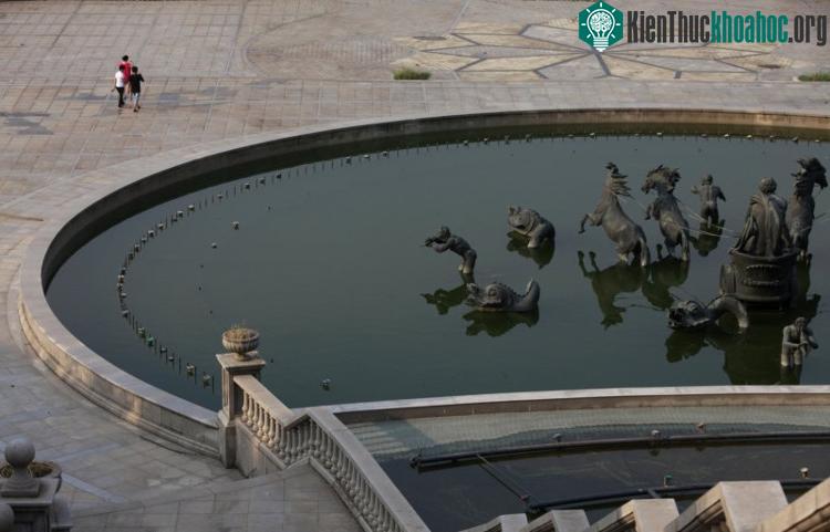 Đài phun nước lớn
