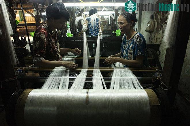Quy trình sản xuất ra tấm lụa của các nghệ nhân