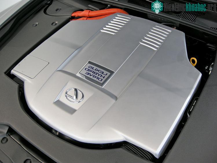 LS 600HL được trang bị hệ thống động cơ hybrid V8