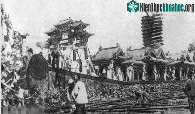 Con thuyền "vàng mã" dùng để đưa tiễn Từ Hy Thái Hậu.