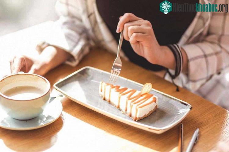 Liệu có mối liên hệ giữa ngủ không đủ giấc và lượng đường tiêu thụ? - (Ảnh: Whale Oil).