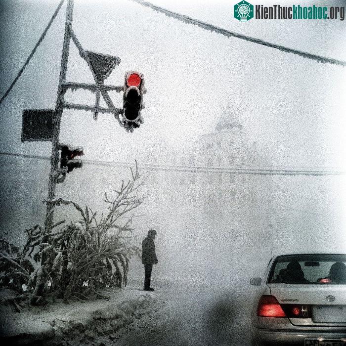 Đường phố mờ sương giá ở Yakutsk. (Ảnh: Steeve Iuncker).