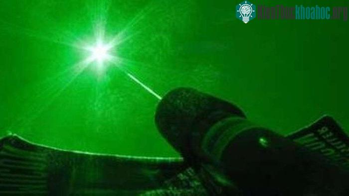 Máy laser SEL có công suất 100 PW. (Ảnh minh họa: Daily Galaxy).