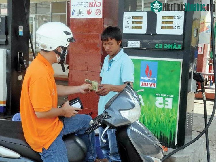 Từ ngày 1/1/2018, xăng sinh học E5 sẽ thay thế cho xăng khoáng RON92.