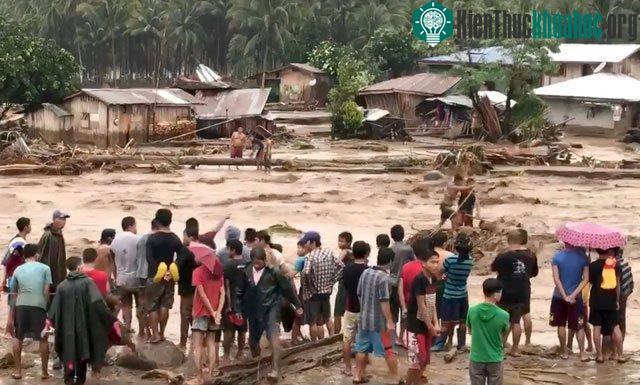 Nhiều người đã không lường trước được sức mạnh của cơn bão - (Ảnh: Reuters).