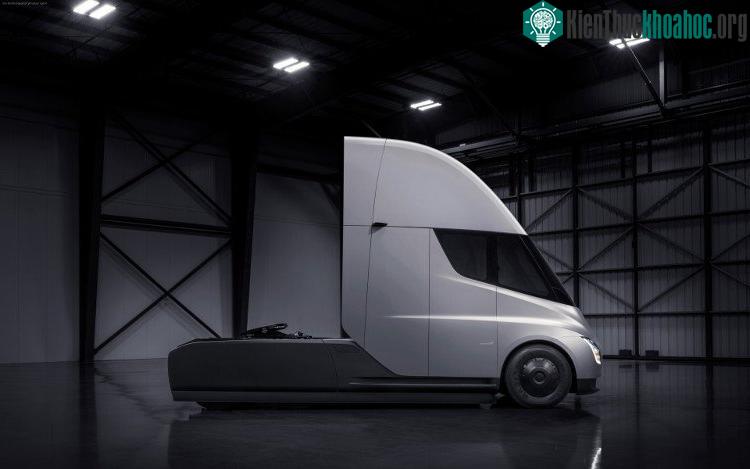 Ngay cả với những sản phẩm ấn tượng như Semi, người ta cho rằng Tesla sớm muộn sẽ bị bắt kịp bởi các hãng xe truyền thống.