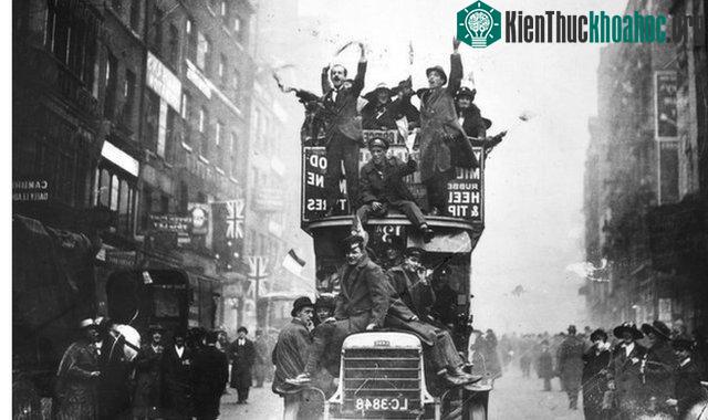 Sự kiện lịch sử nổi bật nhất của thế giới năm 1918 là việc kết thúc Thế chiến I