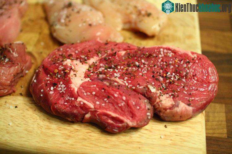 Thời điểm này, thịt nhân tạo vẫn có giá quá đắt để có thể được dùng thay thế cho thịt từ động vật.
