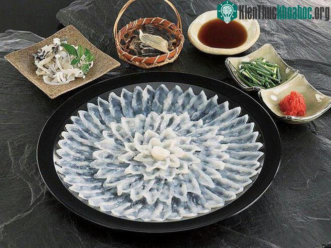 Bên trong cá nóc chứa 1 loại độc tố rất nguy hiểm có thể gây chết người.
