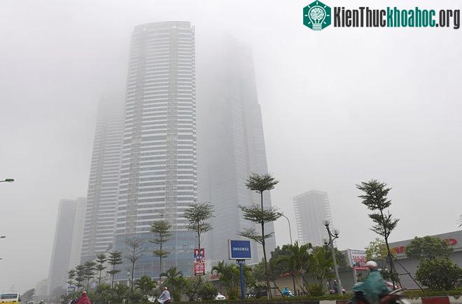 Đứng dưới chân tòa nhà Keangnam sáng 4/1 không thể nhìn thấy tầng cao nhất. (Ảnh: Lê Hiếu).