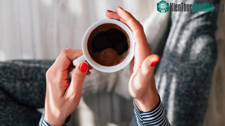 Người bị bệnh Parkinson có lượng caffeine rất thấp trong máu và xuất hiện 9 trong số 11 chất của caffeine trong máu.