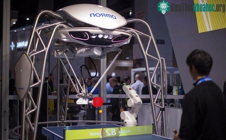 Forpheus chơi bóng bàn với người tại CES 2018. (Ảnh: AFP).