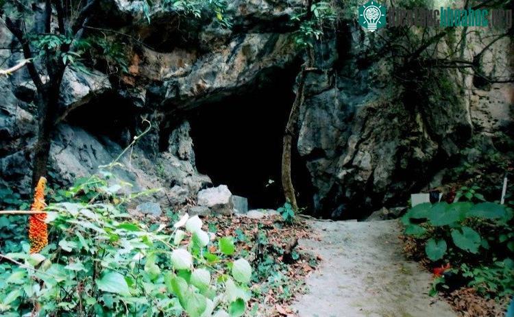 Hang Dê (Hang Ma), nơi có ngôi mộ cổ.