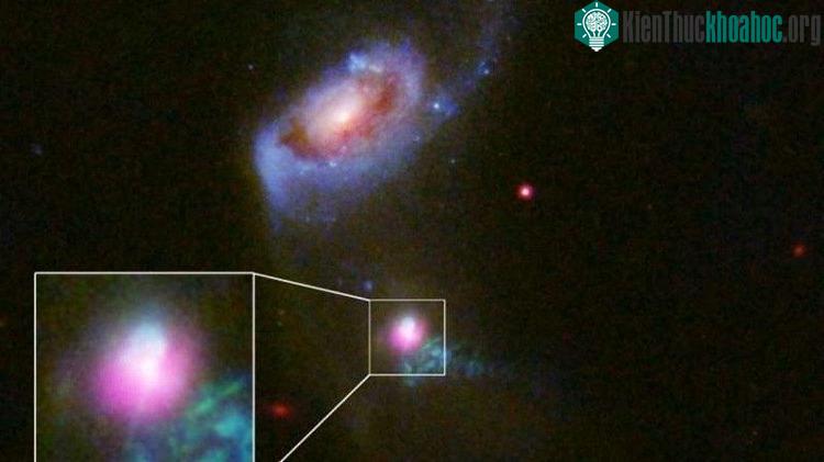 Luồng sáng phát ra từ lần "ợ hơi" của hố đen. (Ảnh: NASA).