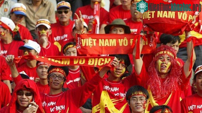 Bóng đá là môn thể thao cho phép con người tương tác, gắn kết với nhau khi tham gia.