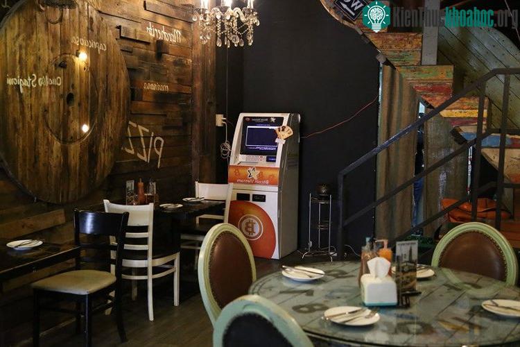 Cây ATM bitcoin trên đường Lý Tự Trọng