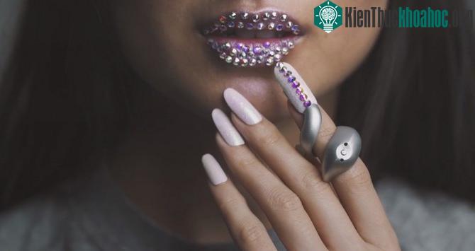 Mobile Nail tích hợp sẵn một con chip Bluetooth nhỏ gọn bên trong.