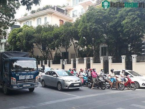 Bắt đầu từ ngày 01/01/2018, xăng E5 chính thức thay thế cho xăng A92 trên cả nước. (Ảnh: Hà Thế An).