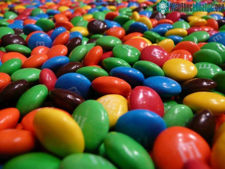 Các chất protein của mắt được đóng gói trong một bao vỏ, giống như một viên kẹo M&M.
