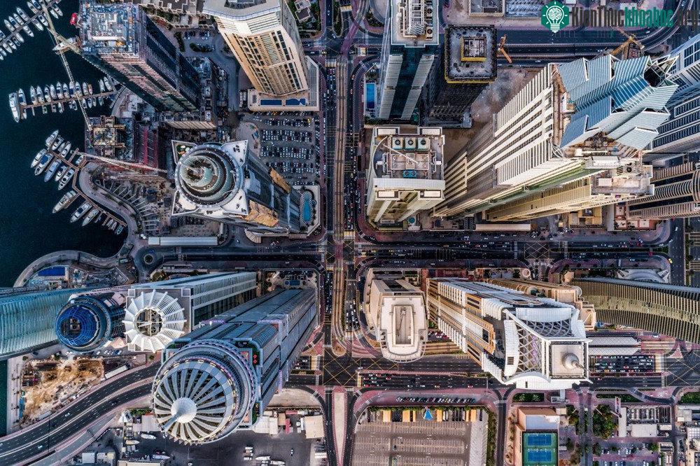 Những tòa nhà cao tầng nhiều như cây trong rừng ở thành phố Dubai.