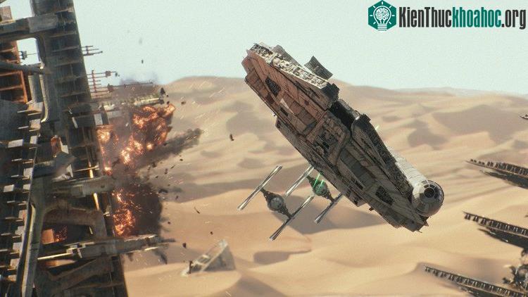Phi thuyền trong Star Wars bay nhanh hơn ánh sáng.
