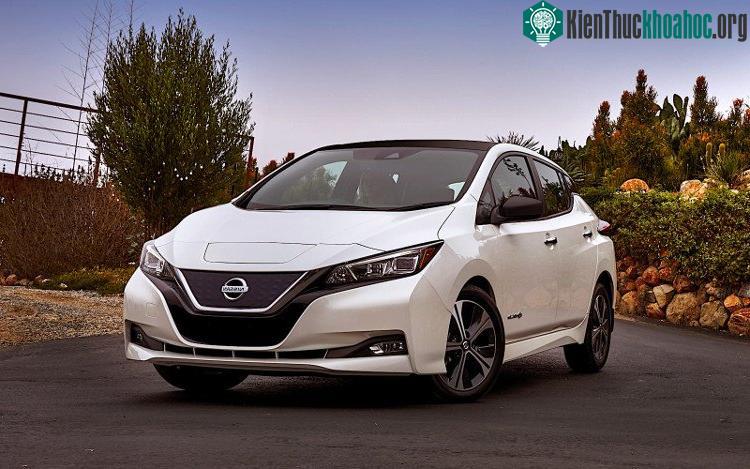 Đối thủ đáng gờm nhất của Tesla về doanh số là Nissan Leaf mới có quãng đường di chuyển vào khoảng 120 dặm.