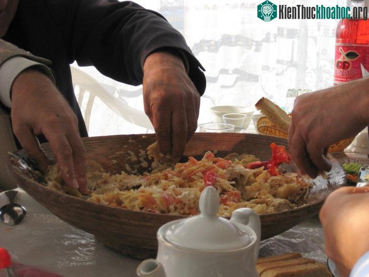 Người dân nước này không thấy việc ăn bằng tay là thô lỗ.