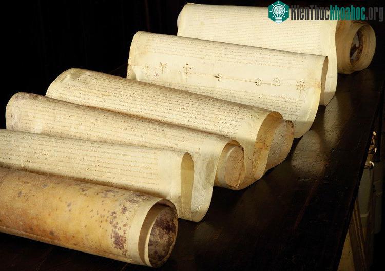 Trong năm 2012, Văn khố Mật vụ của Vatican đã trưng bày một số tài liệu quan trọng nhất của mình.