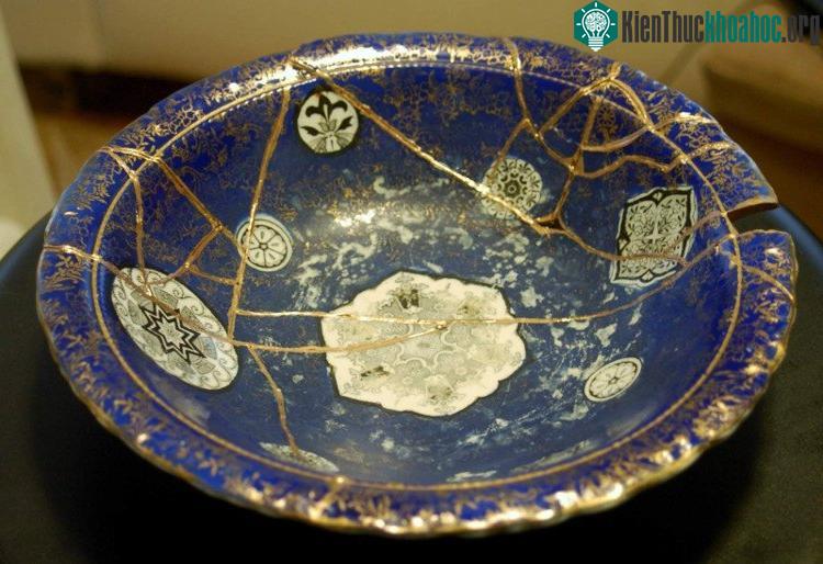Kintsugi (Mộc vàng) hay còn được gọi là Kintsukuroi.