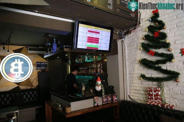 Mỗi ngày trụ ATM bitcoin tại đây có khoảng 5-10 lượt khách thực hiện giao dịch.
