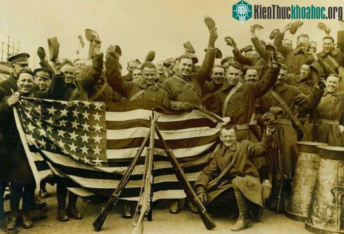 Tháng 3.1918, quân Anh, Pháp, Mỹ đổ bộ lên Murmansk, chiếm Murmansk, Arkhangelsk và tiến về Moskva, Petrograd. Tháng 4.1918, quân Nhật đổ bộ lên Vladivostok, thành phố cực Đông nước Nga. Sau đó các...