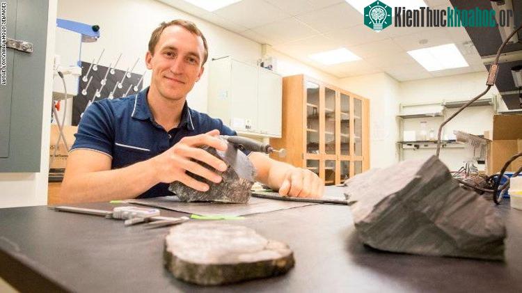 Giáo sư tại Đại học Wisconsin-Milwaukee