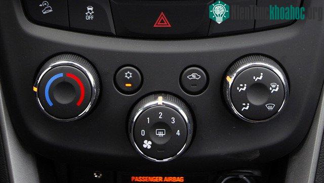 Vị trí lựa chọn đường gió trên Chevrolet Trax.