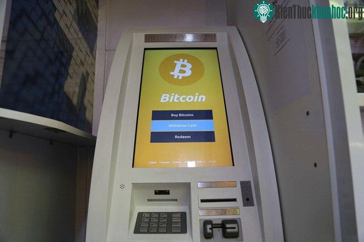 Giao diện của nó khác hoàn toàn so với các máy ATM khác của ngân hàng.
