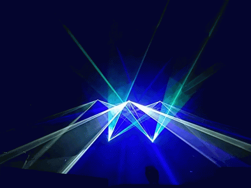 Sự thật thì Laser sẽ không có cơ hội phát sáng thành tia như vậy. (Ảnh minh họa).