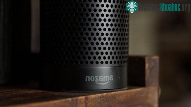 Alexa khiến người dùng chịu vạ lây do tự ý bật nhạc