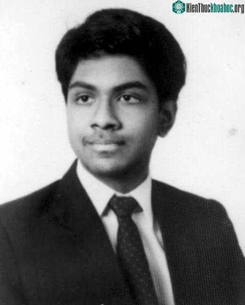 Balamurali Ambati rở thành bác sĩ trẻ nhất thế giới khi mới 17 tuổi.