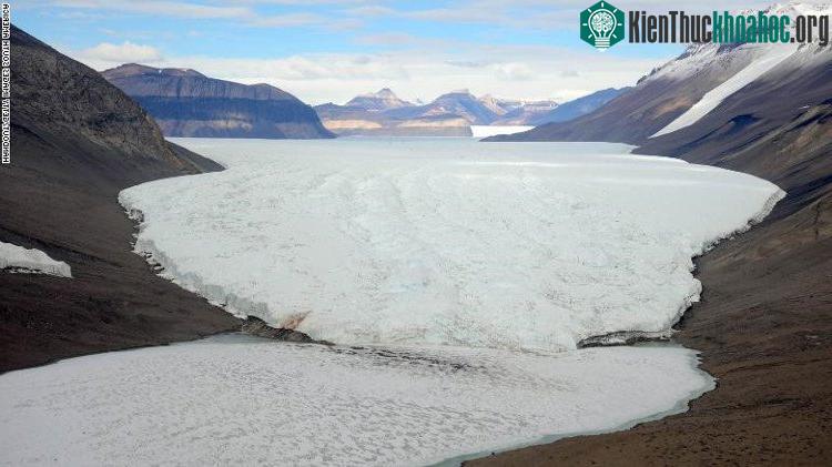 Việc tìm kiếm những hóa thạch tại Nam Cực diễn ra ở dãy núi Transantarctic